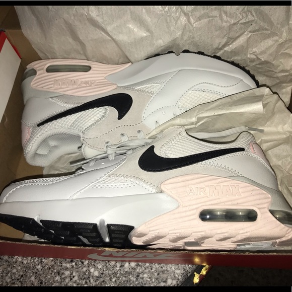 Size 7 Women’s air max - Picture 4 of 5